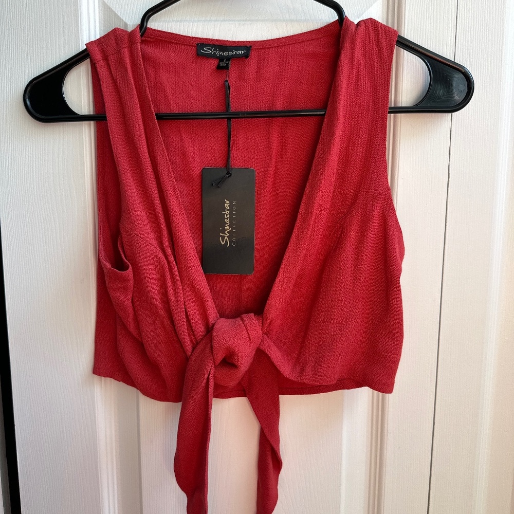Red Tie crop shirt